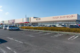 【ベイシア 玉造店】各種プロモーションや食物販に最適な食品側入り口ガラス面催事イベントスペース