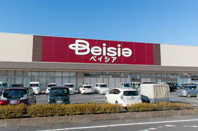 【ベイシア 玉造店】各種プロモーションや食物販に最適な食品側入り口ガラス面催事イベントスペース