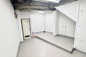 【武蔵小杉駅7分】ポップアップストアやプロモーションに最適な視認性抜群で白壁シンプルな路面スペース