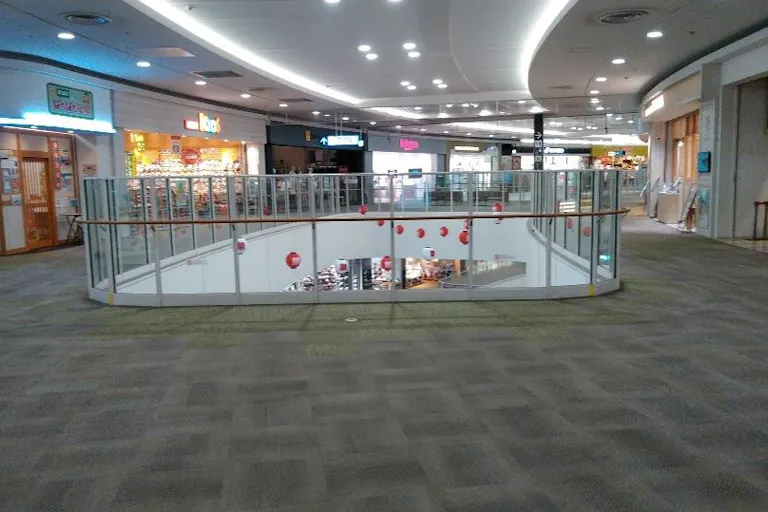 【イオンモール東久留米*】築地銀だこ前 ブリッジスペースの画像1