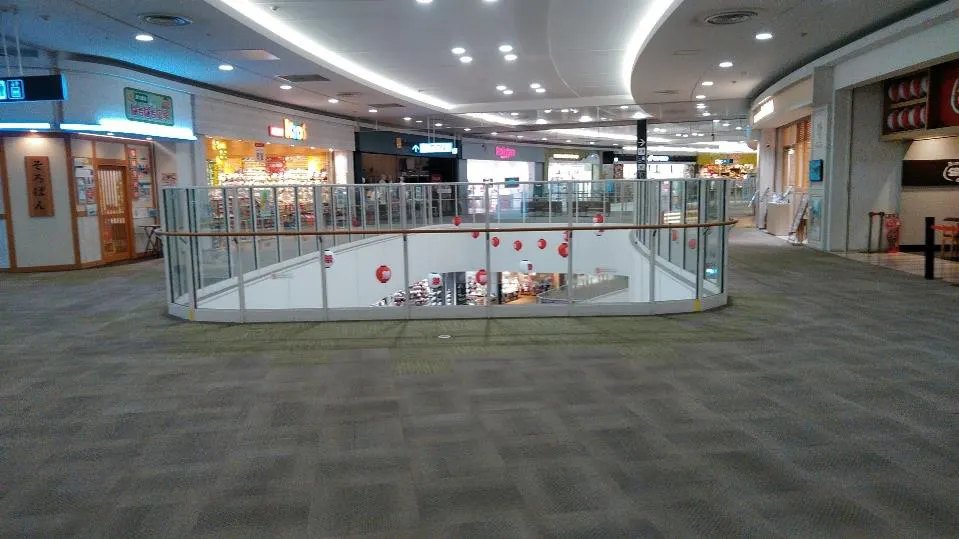 【イオンモール東久留米*】築地銀だこ前　ブリッジスペース