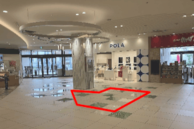 【みのおキューズモール】「②CENTER-2F インフォメーション前(東出入口周辺)」四方からの視認性が高い、物販催事やPRプロモーションにおすすめのイベントスペース