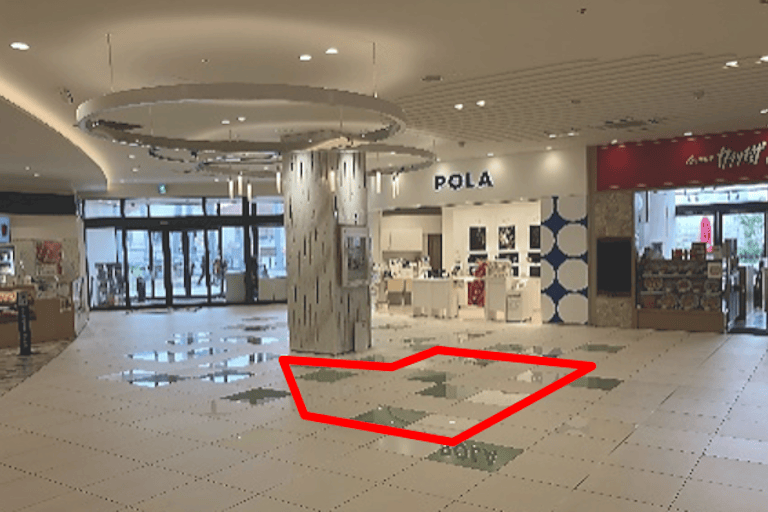 【みのおキューズモール】「②CENTER-2F インフォメーション前(東出入口周辺)」四方からの視認性が高い、物販催事やPRプロモーションにおすすめのイベントスペースの画像2