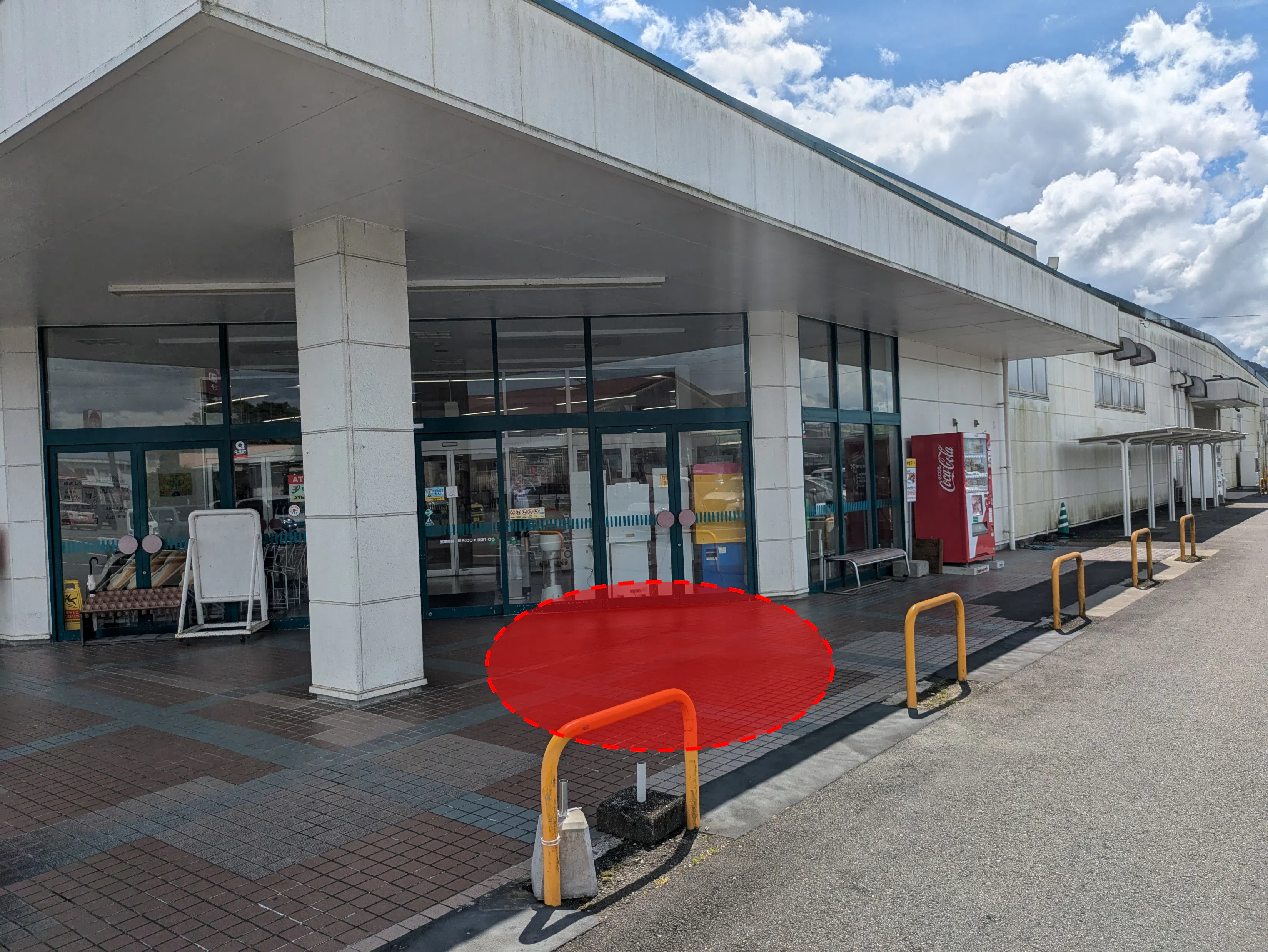 【ゆめマート人吉】店頭軒下 ポップアップストア(物販、食物販)やプロモーション用途に最適なスーパーの屋外催事イベントスペース