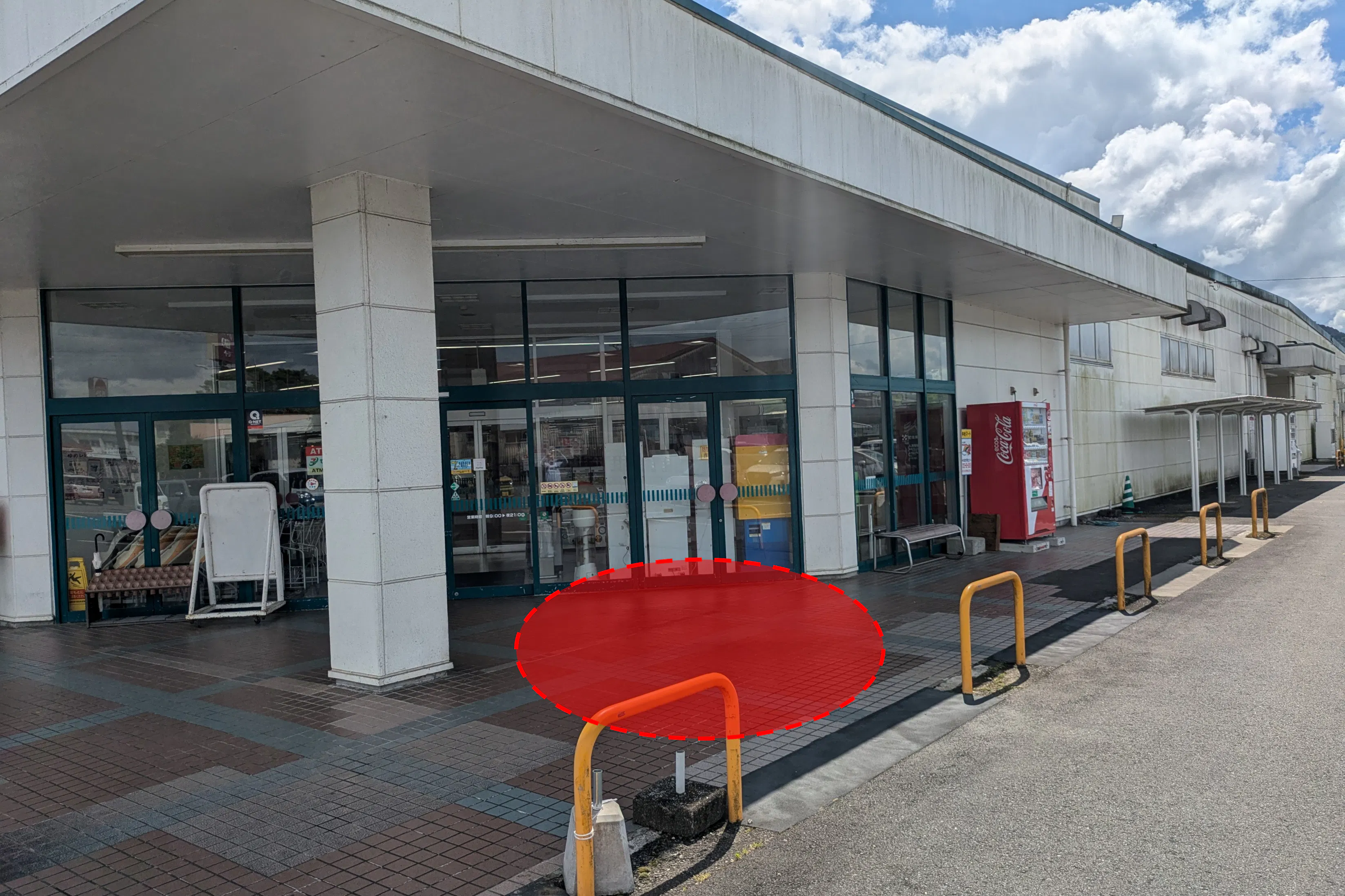 【ゆめマート人吉】店頭軒下 ポップアップストア(物販、食物販)やプロモーション用途に最適なスーパーの屋外催事イベントスペース