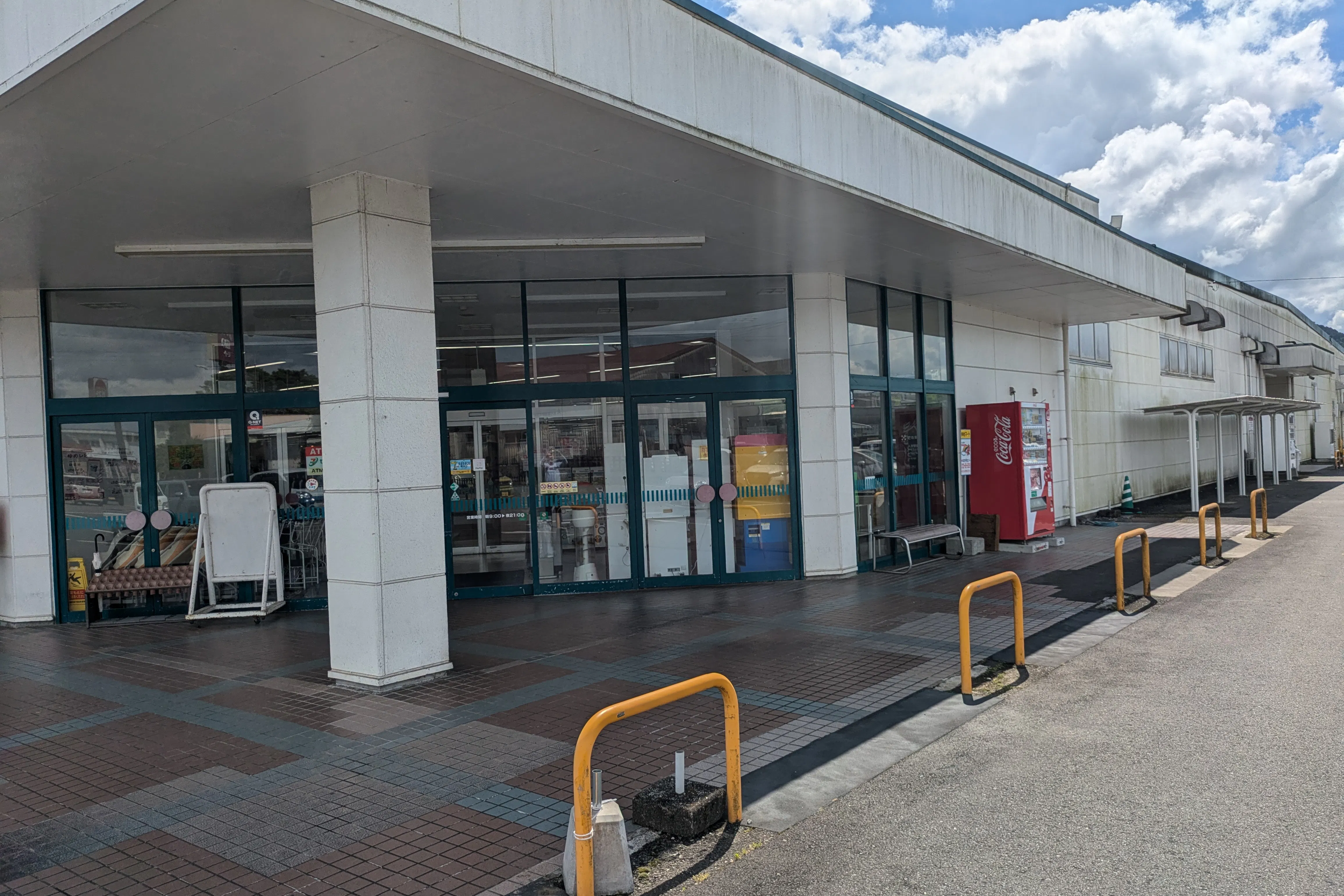 【ゆめマート人吉】店頭軒下 ポップアップストア(物販、食物販)やプロモーション用途に最適なスーパーの屋外催事イベントスペース