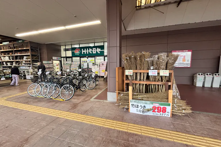 【HIヒロセホームセンター日向店】プロモーションイベントに最適なホームセンター入口付近の軒下スペースの画像4