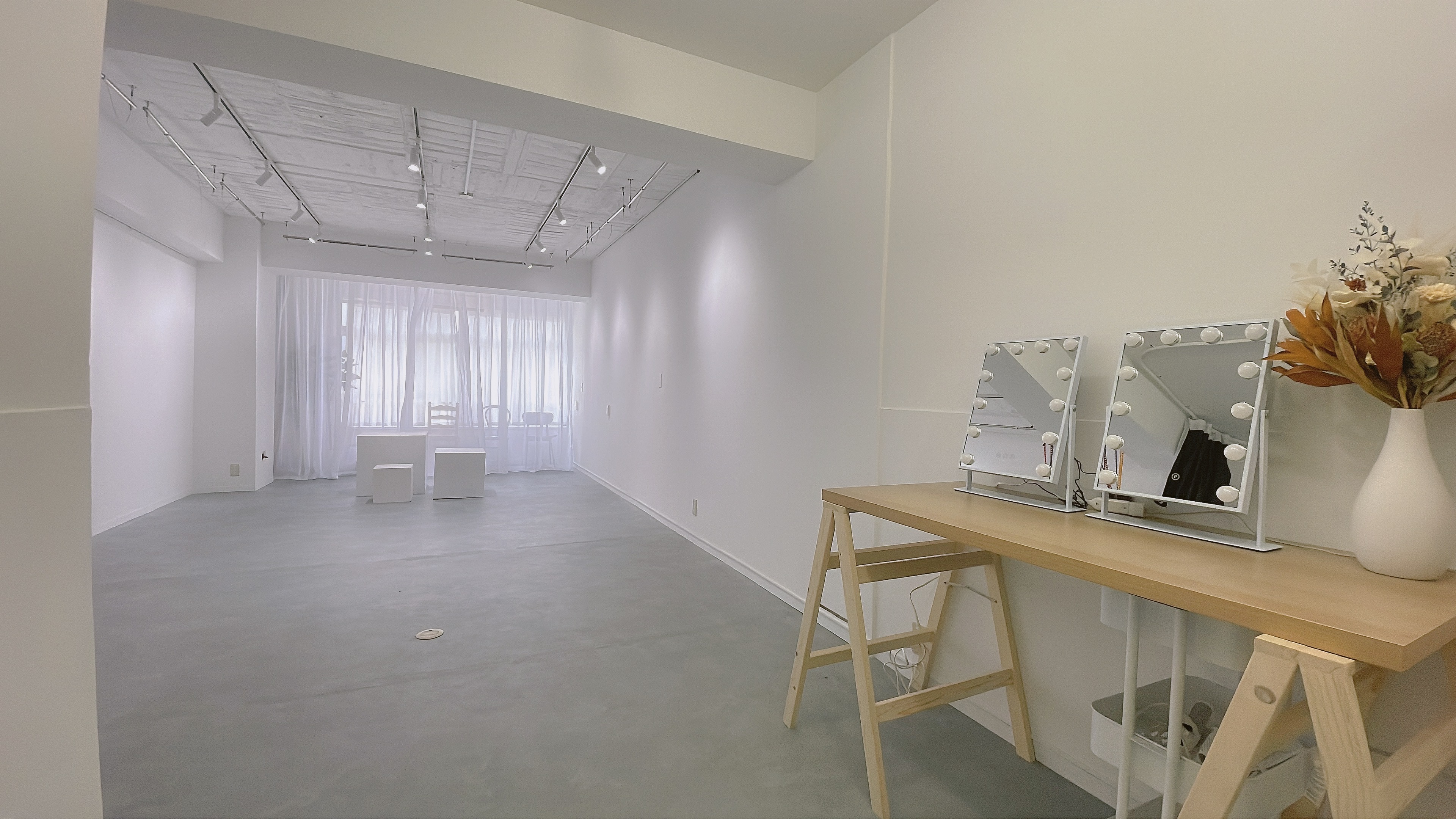 【初台駅5分】展示会・ワークショップ・撮影に適した什器も充実した白壁のスタジオの画像12