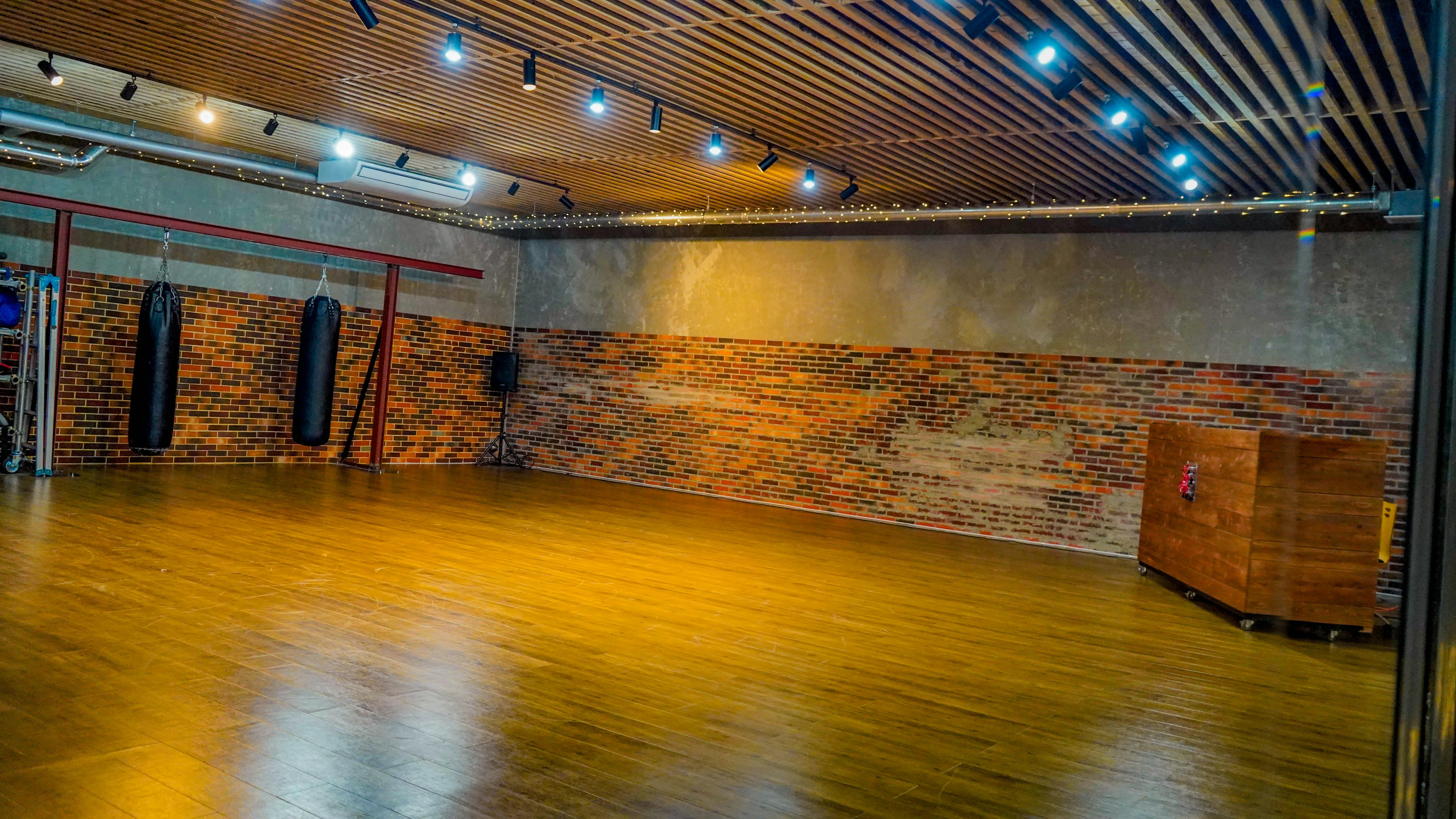 【さいたま市西区】レストラン、撮影、シェアオフィス等に適したマルチに利用出来る大型倉庫をフルリノベーションしたイベントスペース