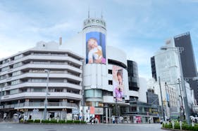 【ラフォーレ原宿/明治神宮前駅1分】愛と狂気のマーケット ポップアップストアやアート展示、商品PR等に最適、販売員スタッフ不要なラック(貸出什器)