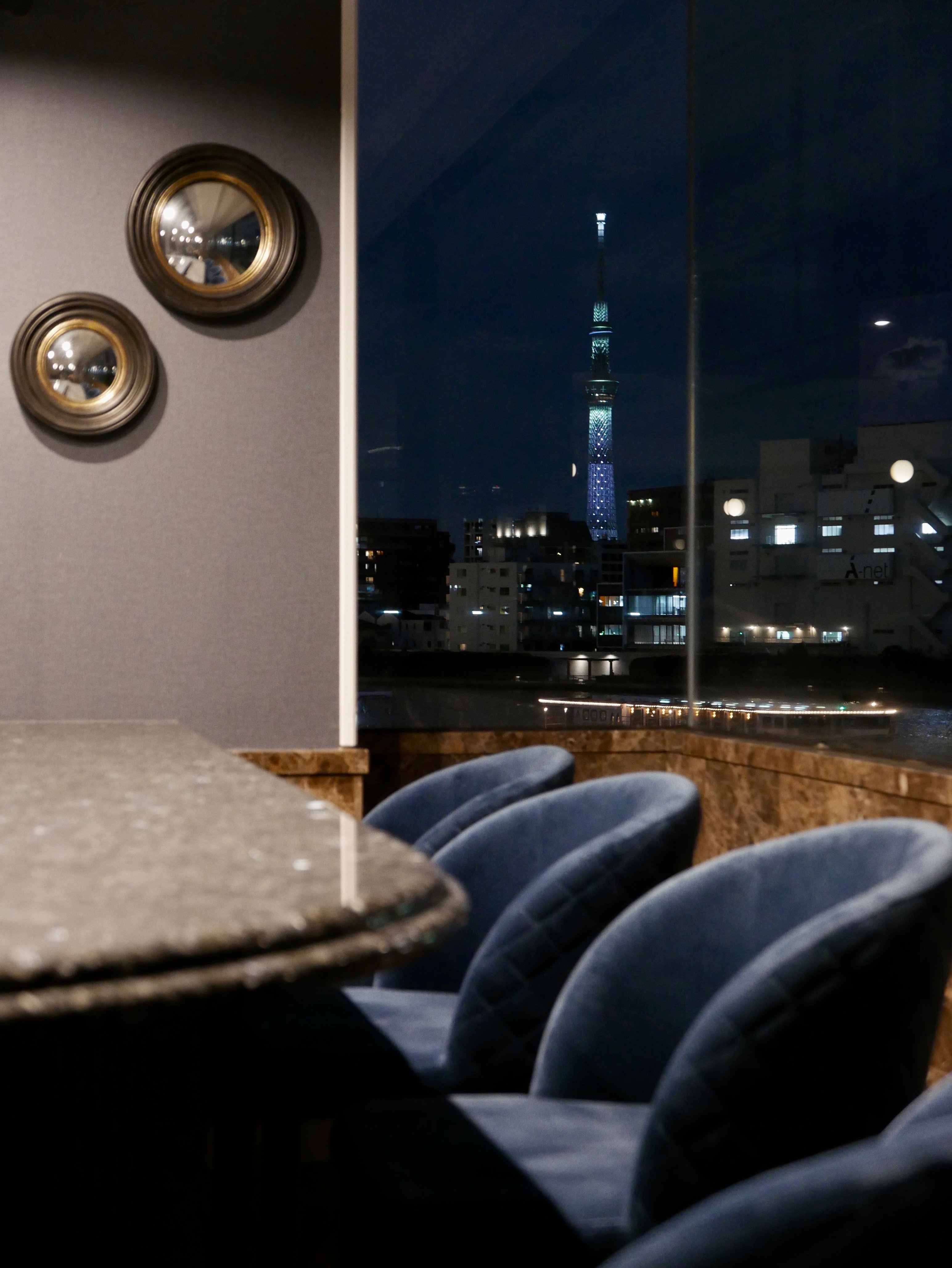 窓からスカイツリーが見えます。