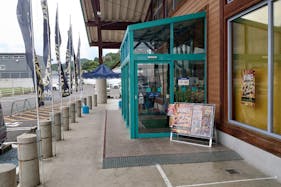 【ダイナム香川東かがわ店ゆったり館】キッチンカーや各種プロモーションに最適なアミューズメント施設のイベントスペース(出入口横)