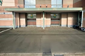 【ブックマンズアカデミー太田店】キッチンカー出店やプロモーションに最適!地域密着型書店入口横の駐車場スペース