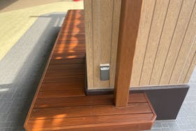 【イオンタウン蕨】各種プロモーションイベントやポップアップ開催に最適なテラスエリア内にある出入口横にある軒下スペース