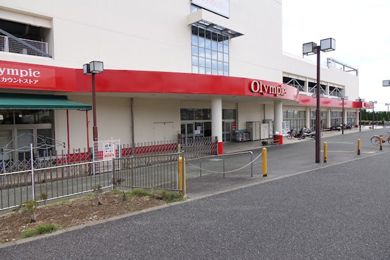 【オリンピック 藤沢店】プロモーションに利用可能な風除室スペースの画像2