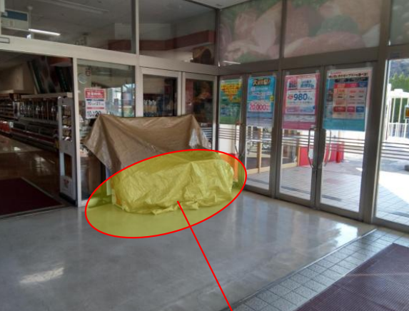 【オリンピック藤沢店】プロモーションに最適な1F正面出入口風除室スペース