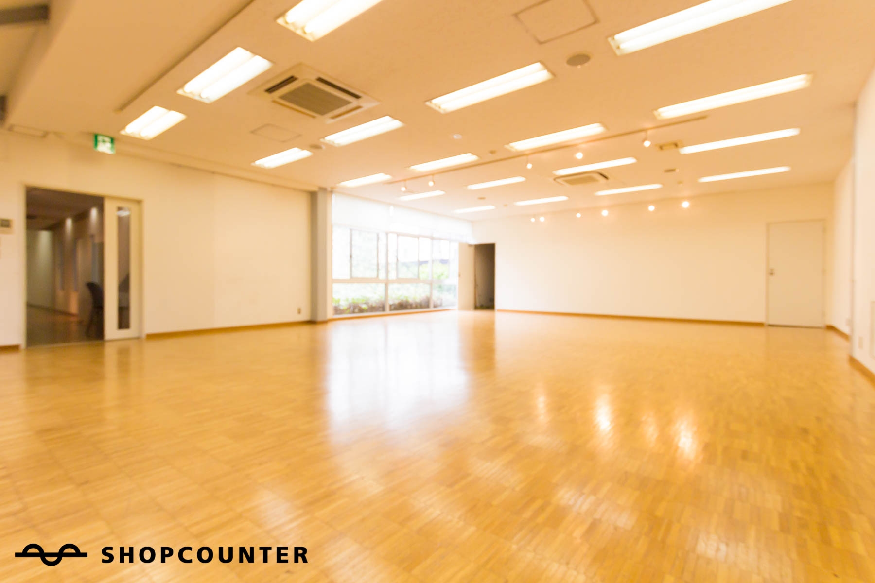 【明治神宮前（原宿）駅1分】展示会、セミナーに適した窓から緑を見渡せるイベントスペース（B）