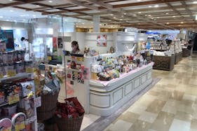 【町田マルイ】3階 カレンダリウムD08【食物販・物販】エスカレーター正面、備え付什器・ストックありのスペース