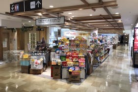 【町田マルイ】3階 カレンダリウムD08【食物販・物販】エスカレーター正面、備え付什器・ストックありのスペース