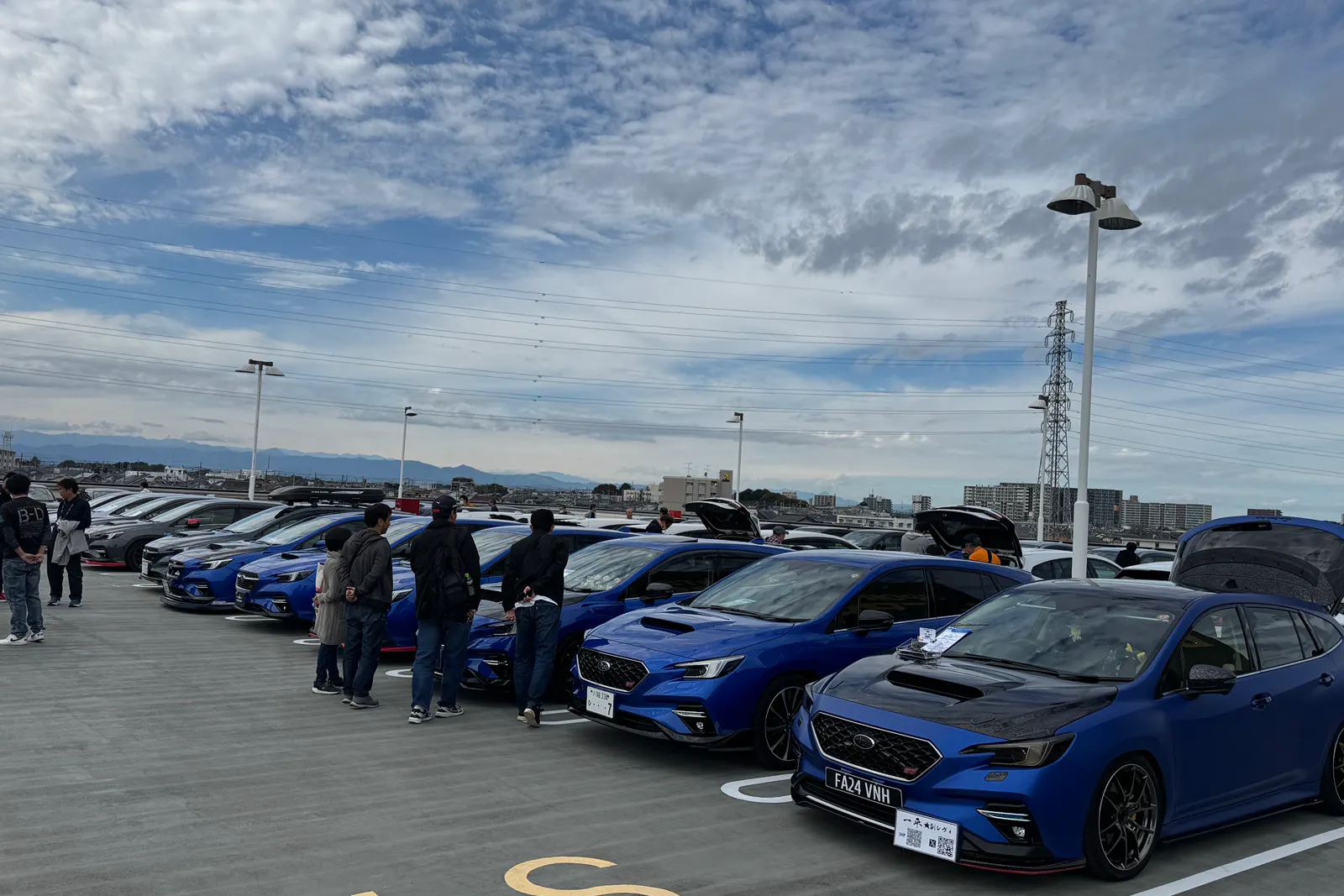 【ヘイワールド!!/スカイエリア】車両展示会やマルシェ等の大規模屋外イベントに最適な地域密着型の商業施設屋上のイベントスペース
