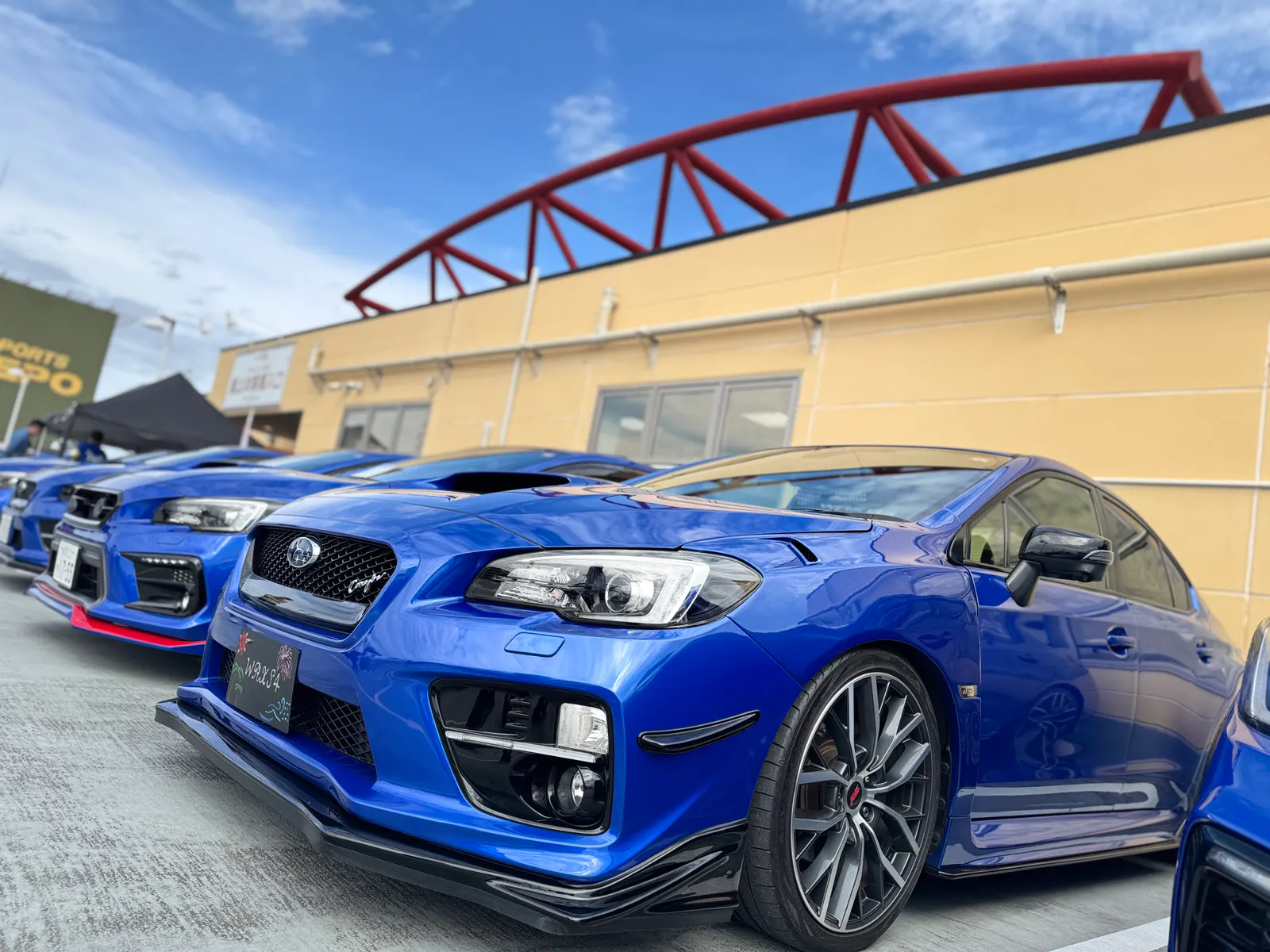 【ヘイワールド!!/スカイエリア】車両展示会やマルシェ等の大規模屋外イベントに最適な地域密着型の商業施設屋上のイベントスペース