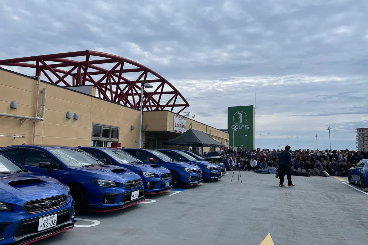 【ヘイワールド!!/スカイエリア】車両展示会やマルシェ等の大規模屋外イベントに最適な地域密着型の商業施設屋上のイベントスペース