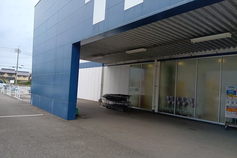 【スーパーセンタートライアル益田店】キッチンカー(調理営業)出店限定/屋外 Ⓐキッチンカースペースの画像1