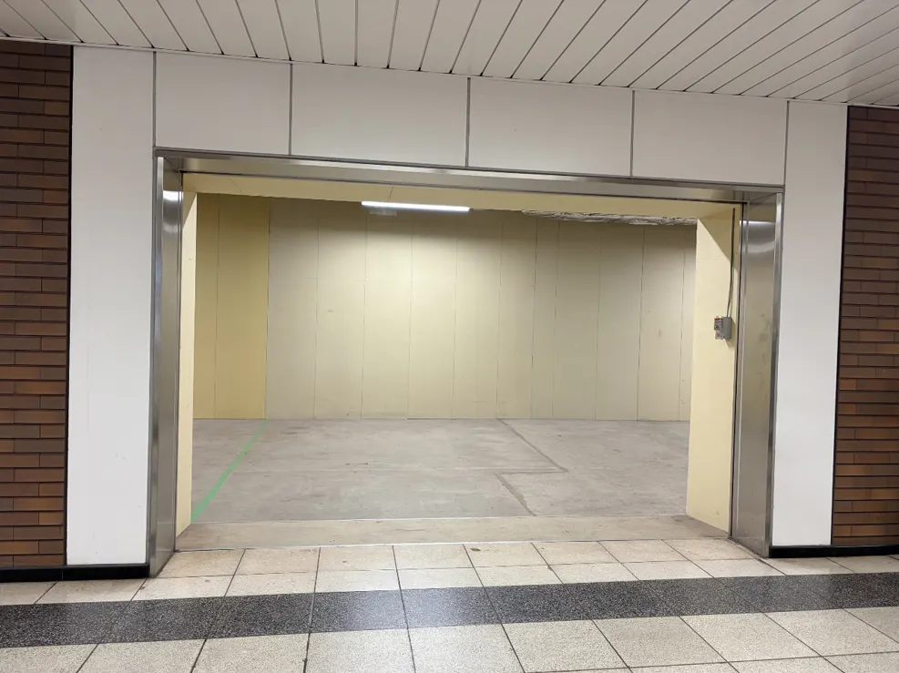 【横浜市営地下鉄ブルーライン関内駅・改札外B区画(中央)|割引キャンペーン実施中】物販、食物販のポップアップストアに最適な人通りの多い改札外イベントスペースの画像