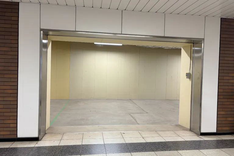 【横浜市営地下鉄 関内駅B区画(中央側)】改札から1番出口方面に出てすぐ