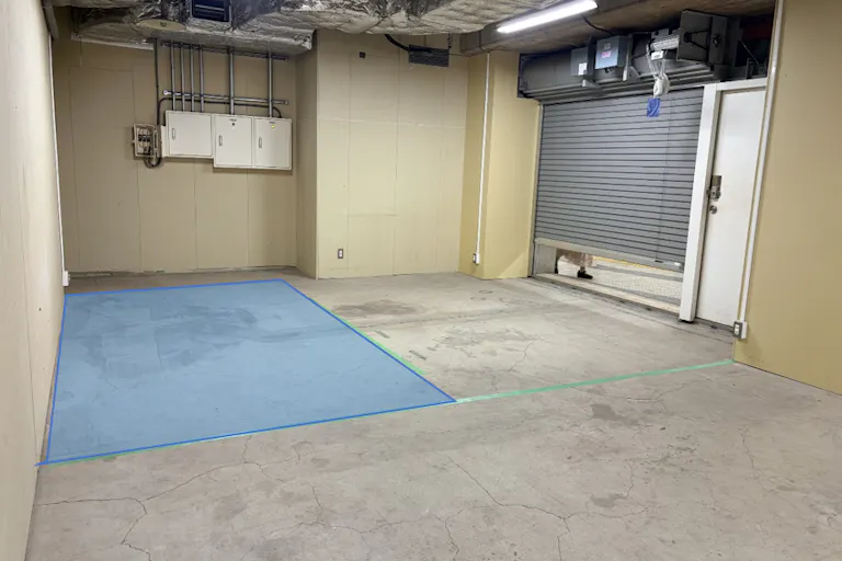区画内の一番右奥側は、商品や荷物置場としてご利用いただけます。