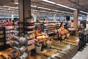 【TSUTAYA佐倉店】物販やワークショップに利用可能な1Fキッズスペース
