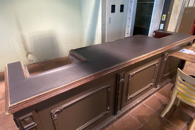 カウンターは特殊な形状です