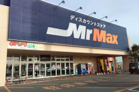 【ミスターマックス 土井店】宝くじ側入口 販促プロモーションや物販用途に最適な総合ディスカウントストアの催事イベントスペース