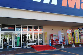 【ミスターマックス 土井店】宝くじ側入口 販促プロモーションや物販用途に最適な総合ディスカウントストアの催事イベントスペース