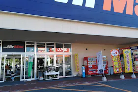 【ミスターマックス 土井店】宝くじ側入口 販促プロモーションや物販用途に最適な総合ディスカウントストアの催事イベントスペース