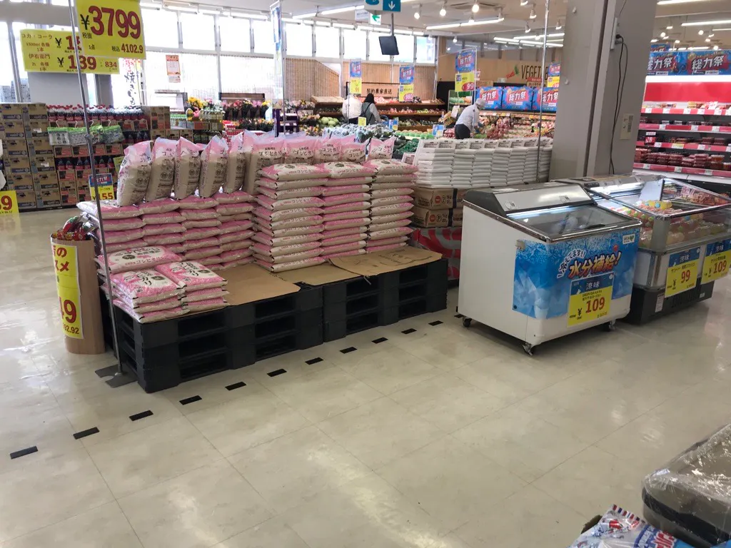 【西友　茅野横内店】入口前売場　ポップアップストア(物販、食物販)やプロモーション用途に最適なスーパー店内催事イベントスペース