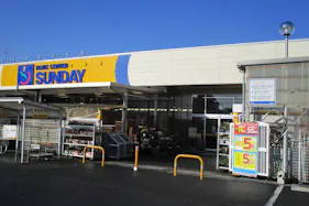 【サンデー八戸新井田店】屋内メイン入口風除室 食物販やプロモーション等の出店に最適なホームセンター店内のイベントスペース