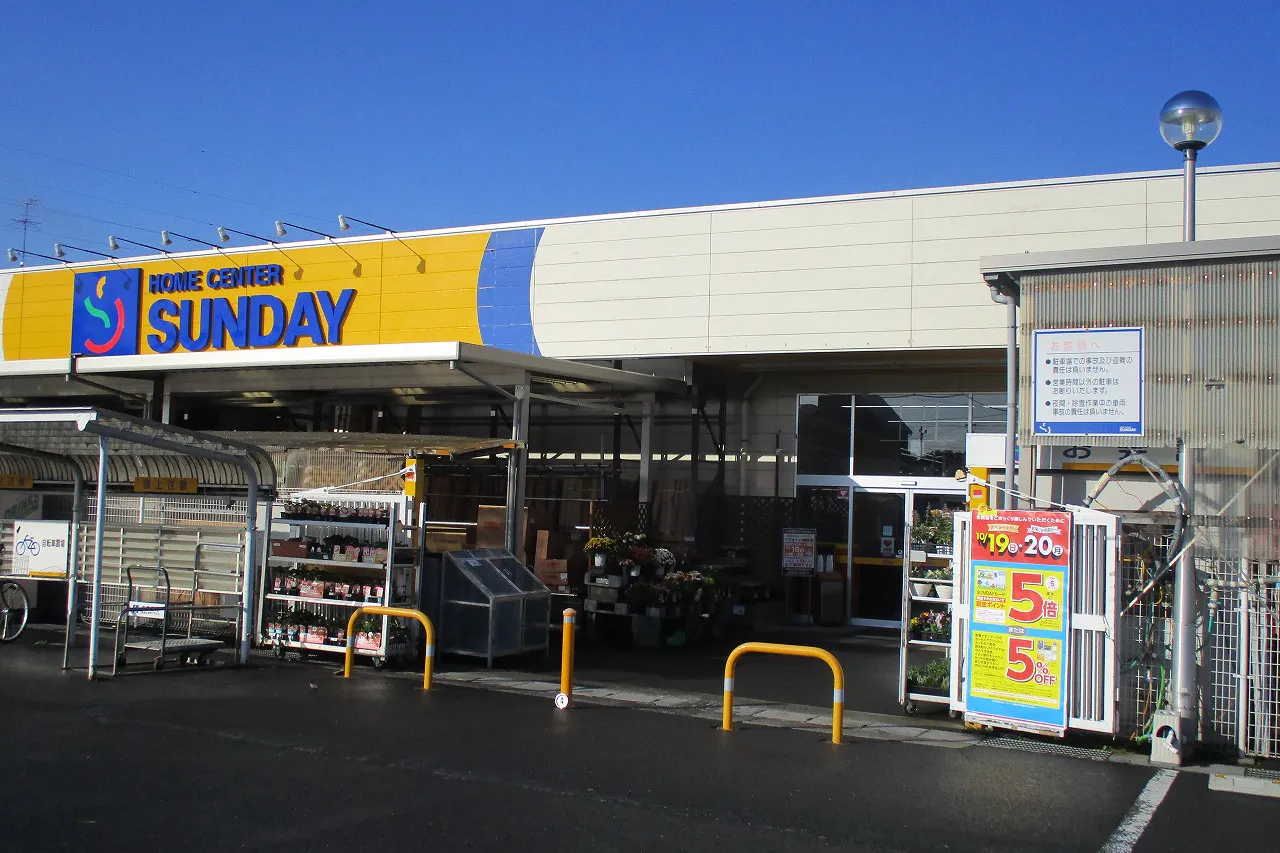 【サンデー八戸新井田店】屋内メイン入口風除室 食物販やプロモーション等の出店に最適なホームセンター店内のイベントスペース