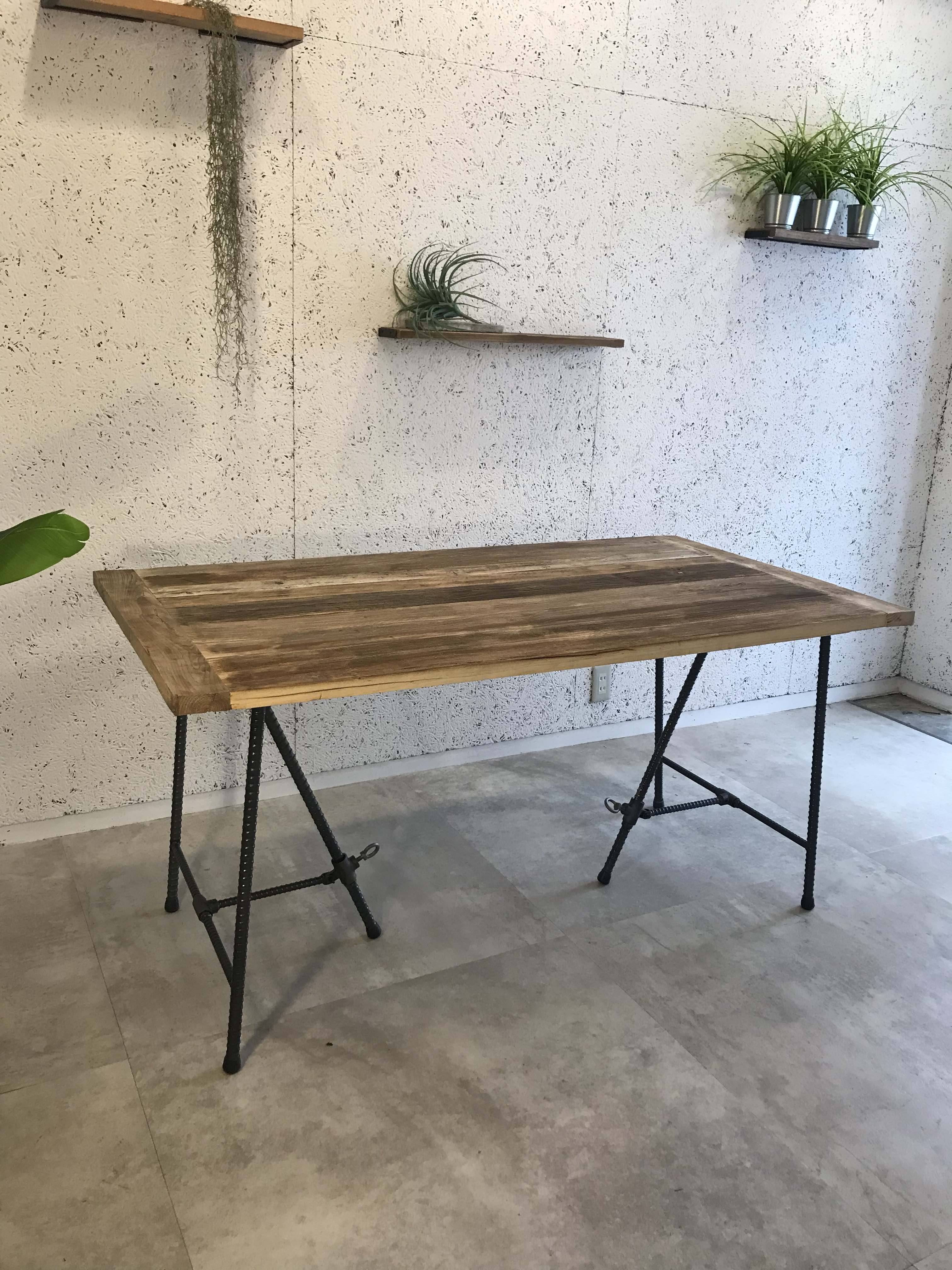 古材天板＋金物脚（鉄筋）