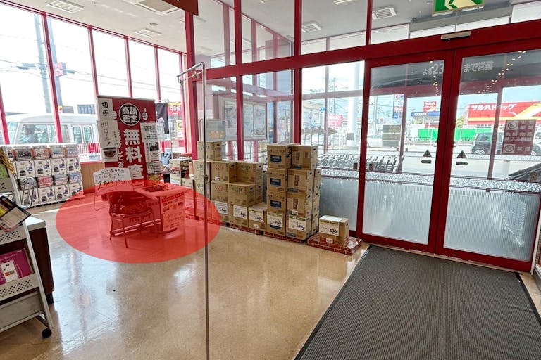 【マックスバリュ黒石店】各種プロモーションイベントに最適な店舗内イートインスペース内のイベントスペースの画像1