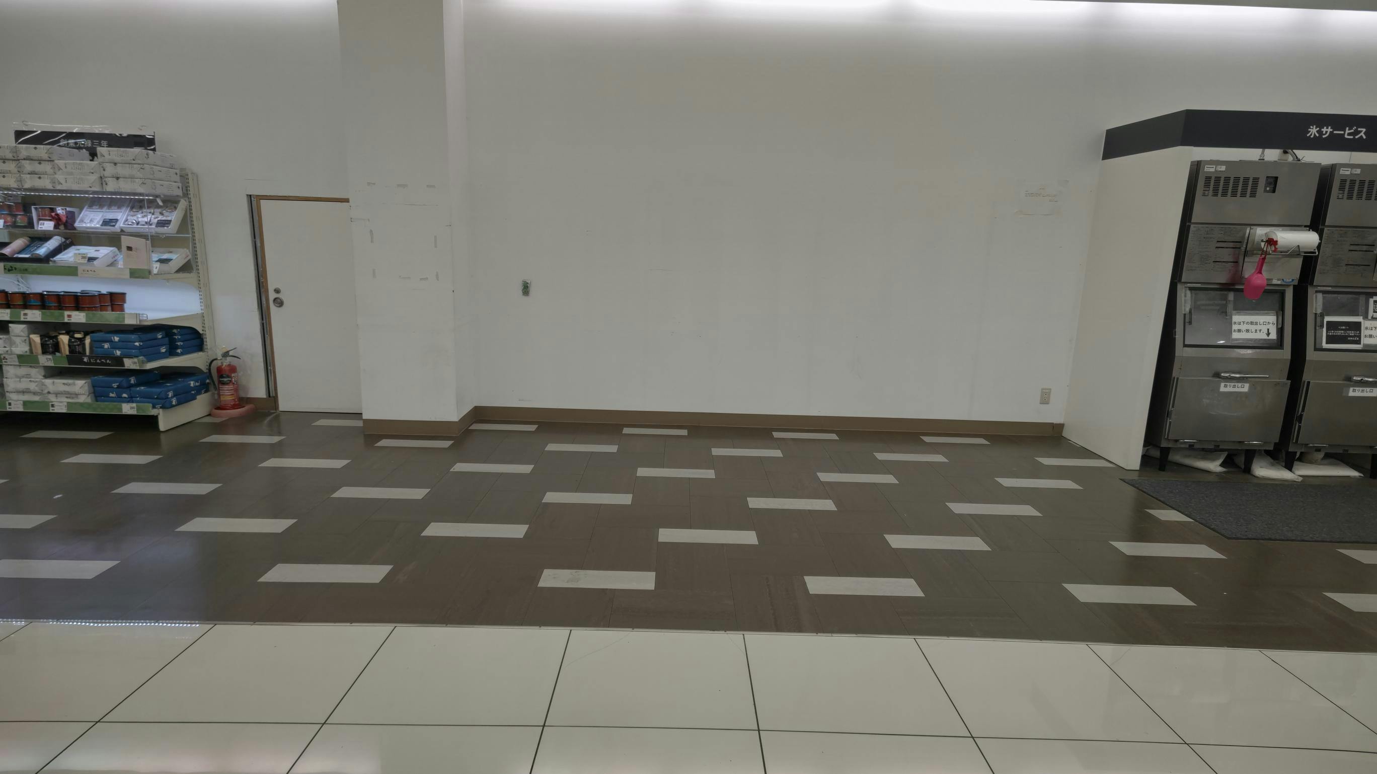 【西友　沼津店】1階ギフト売場横　プロモーション用途や物販、食物販のポップアップストアに最適なスーパー店内催事イベントスペースの画像