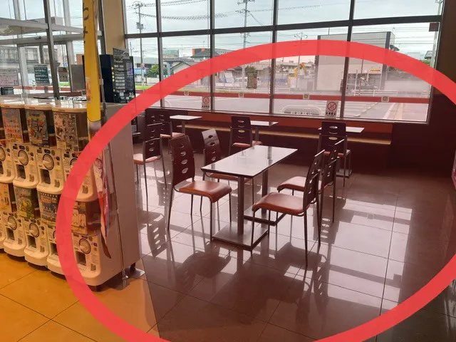 【ウジエスーパー中里店】販促プロモーションや物販に最適なイートインコーナーのレンタルスペース