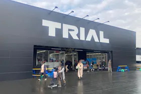 【メガセンタートライアル上熊本店】サマーキャンペーン!食物販に適したキッチンカー専用イベントスペース②