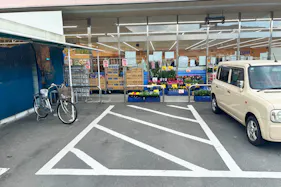 【木村チェーン保内店】キッチンカーや食物販に最適な入口付近の屋外スペース