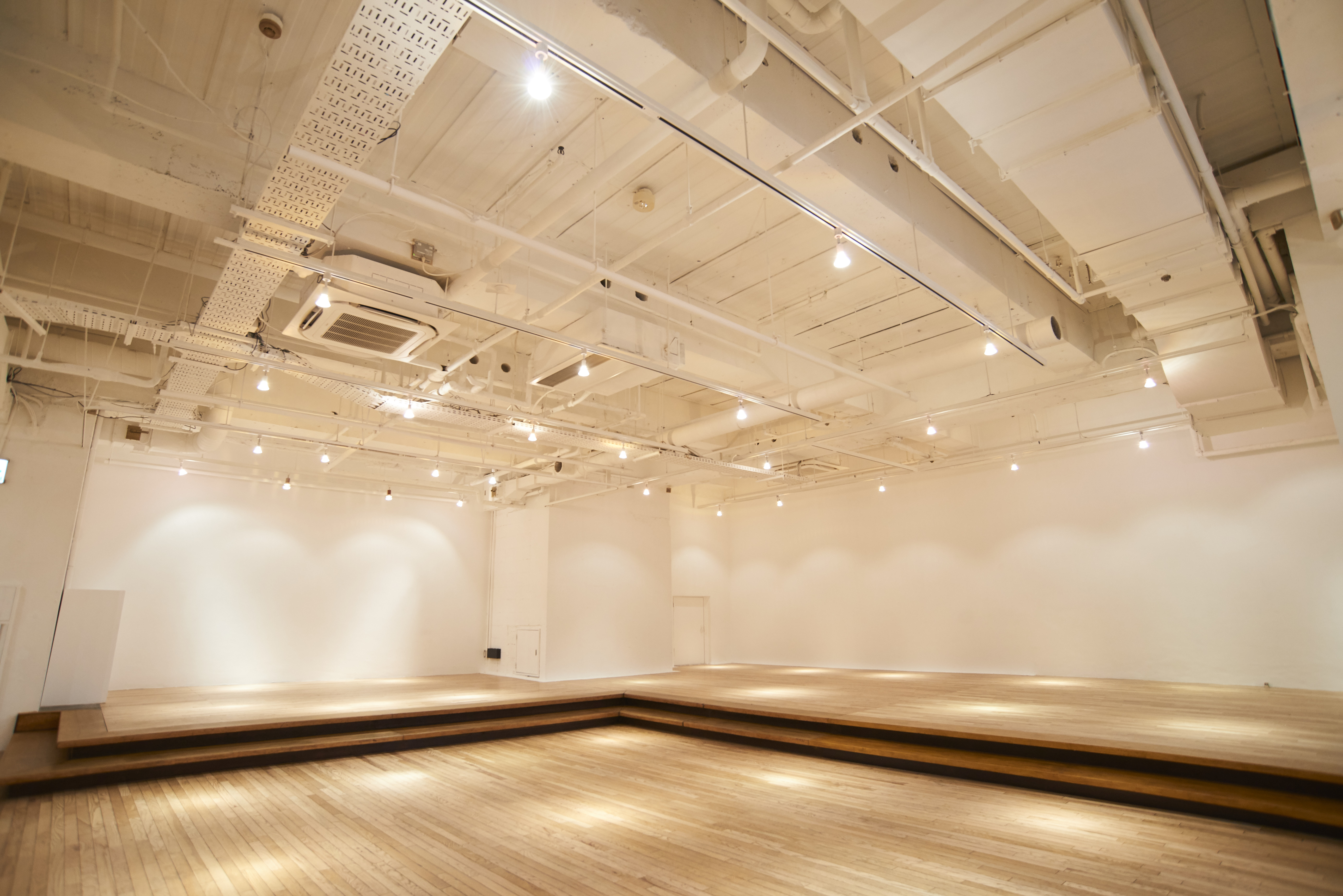 【代官山駅2分】アパレルの展示会場や音楽イベント、撮影等に最適な小上がりのあるイベントスペース