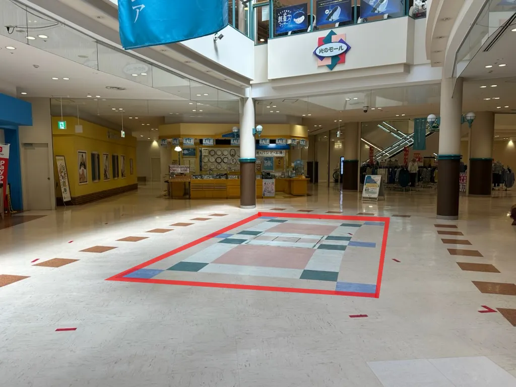 【サプラスクエア サプラ】食物販や販促プロモーションに最適な人通りが多い通路沿いに位置する催事スペース