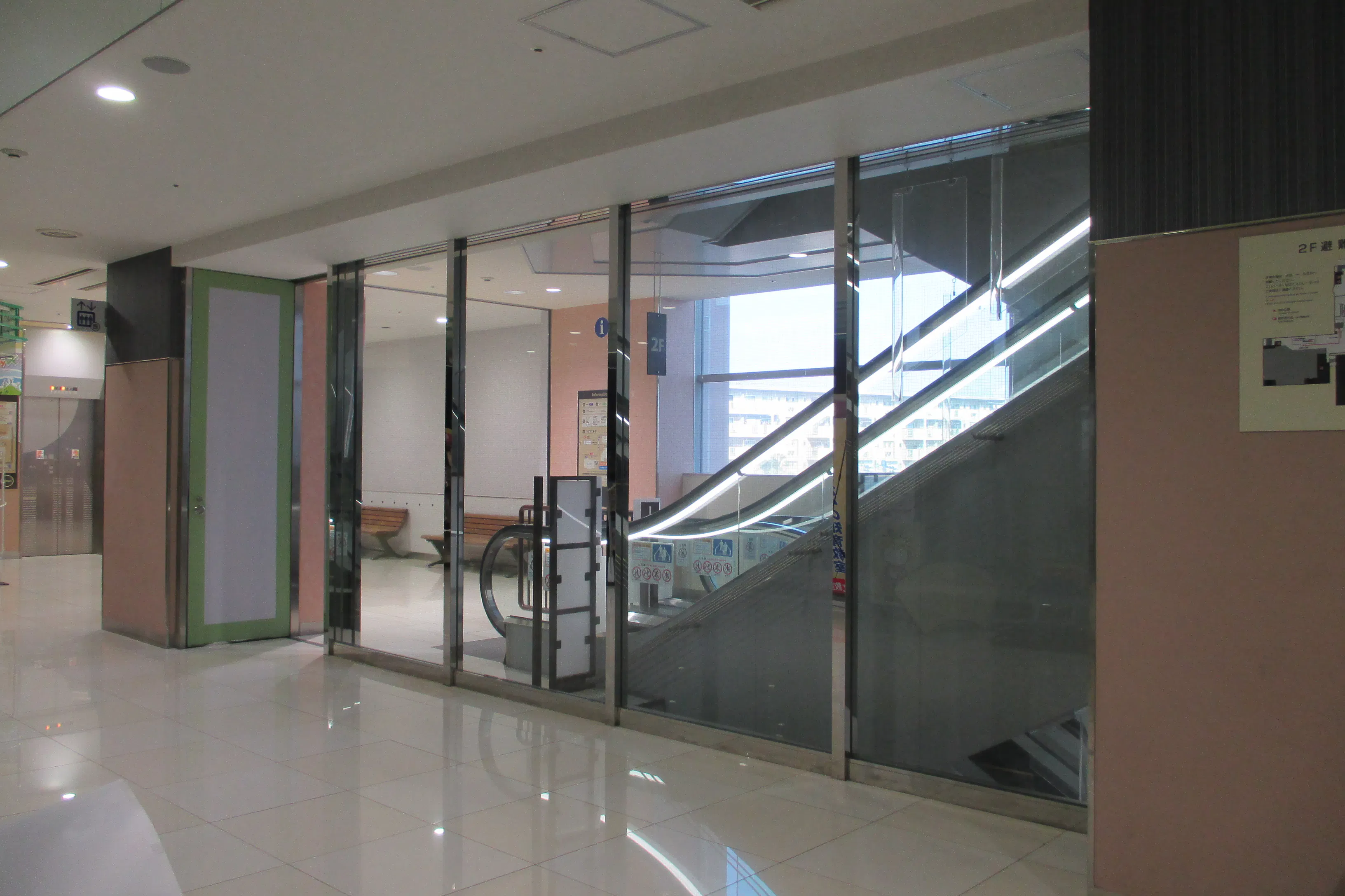 【フレスポ しんかな】PRや物販利用に適した2Fバースデイ前のイベントスペース