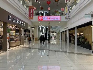 【イオンモール京都五条】1F　吹抜け（イオン側）