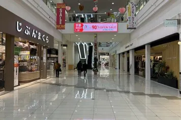 【イオンモール京都五条】1F 吹抜け(イオン側)