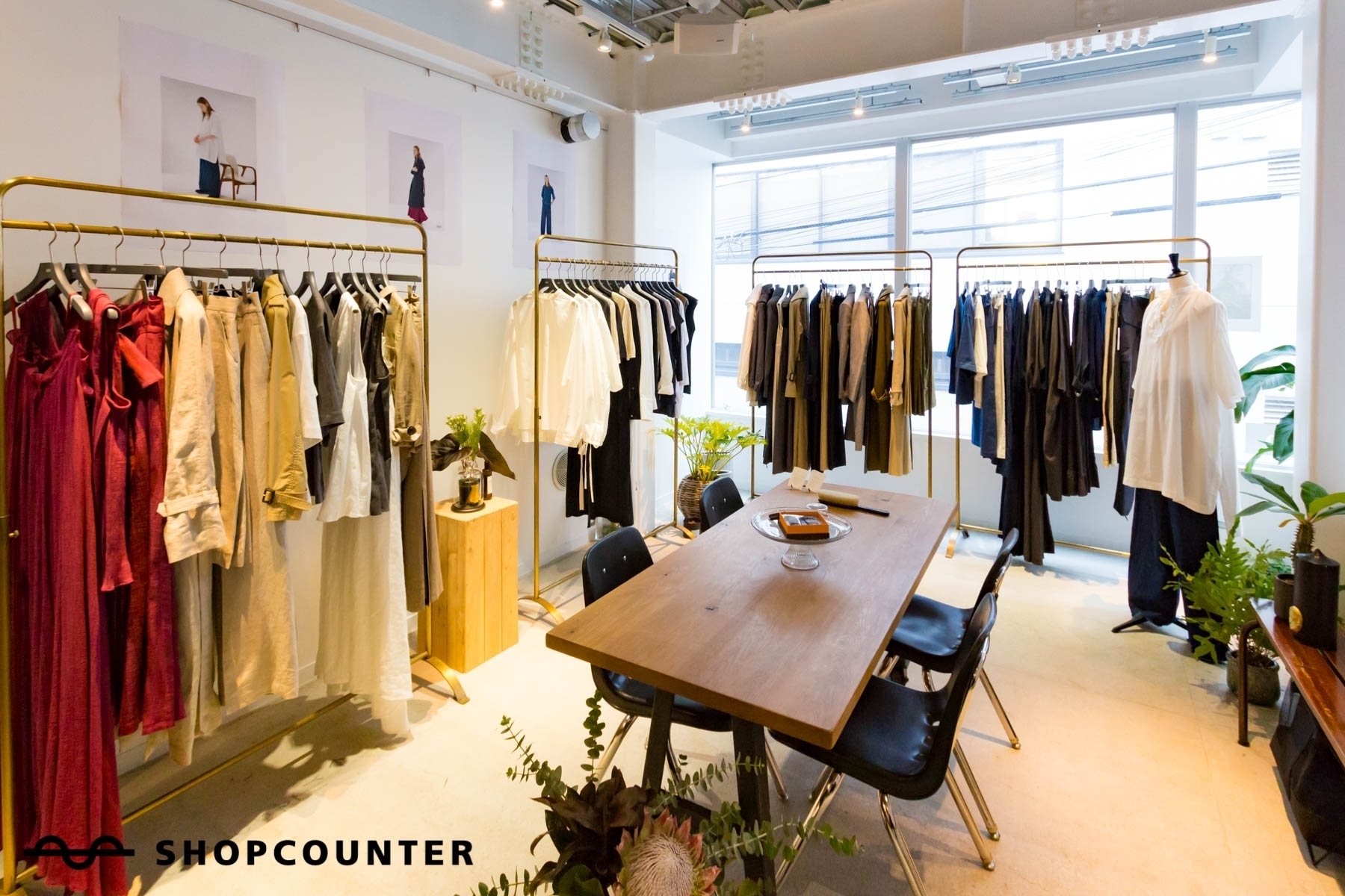 【表参道駅0分】表参道交差点すぐ 白を基調とするインダストリアルな空間のギャラリースペースの画像8